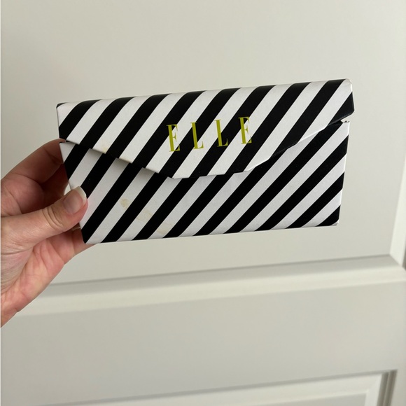 Women’s Sunglasses - Picture 2 of 4